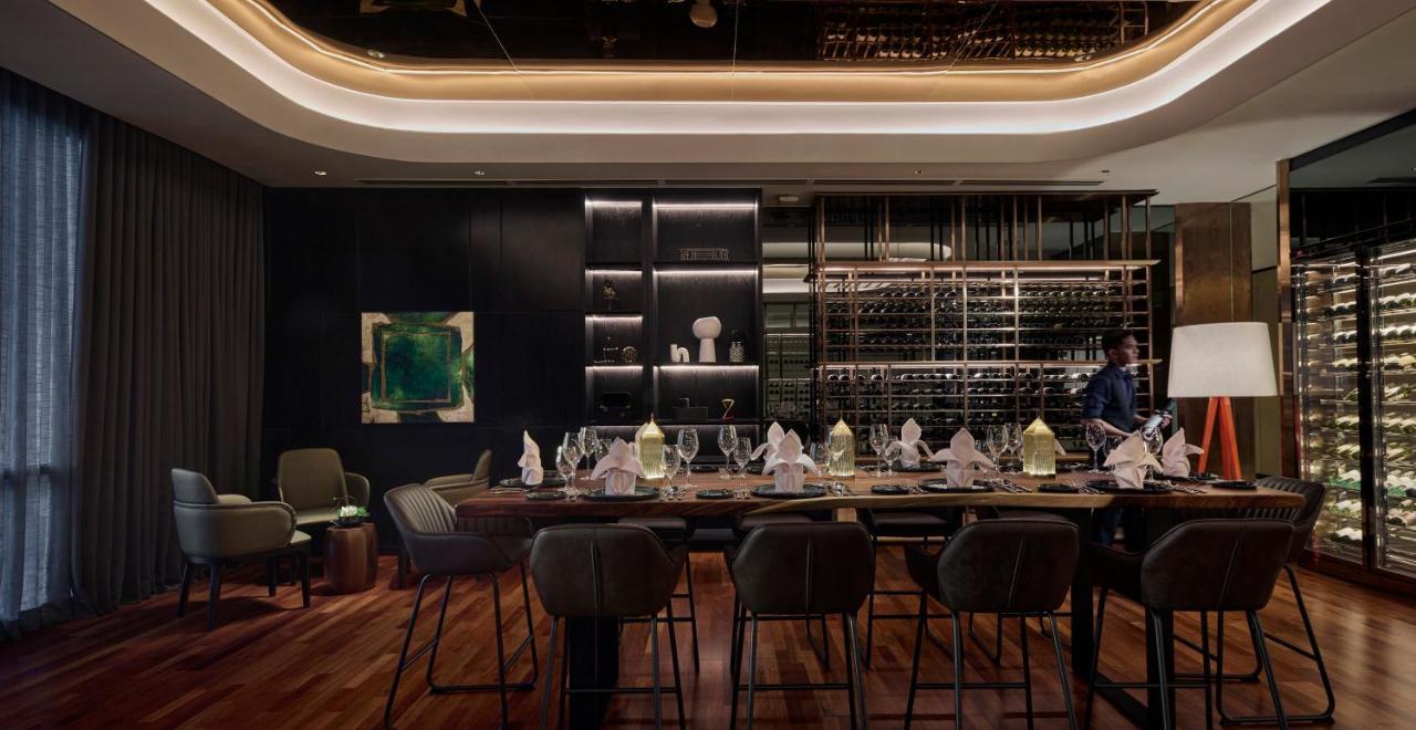 Hotel Amari Kuala Lumpur Extérieur photo The private dining room at the restaurant