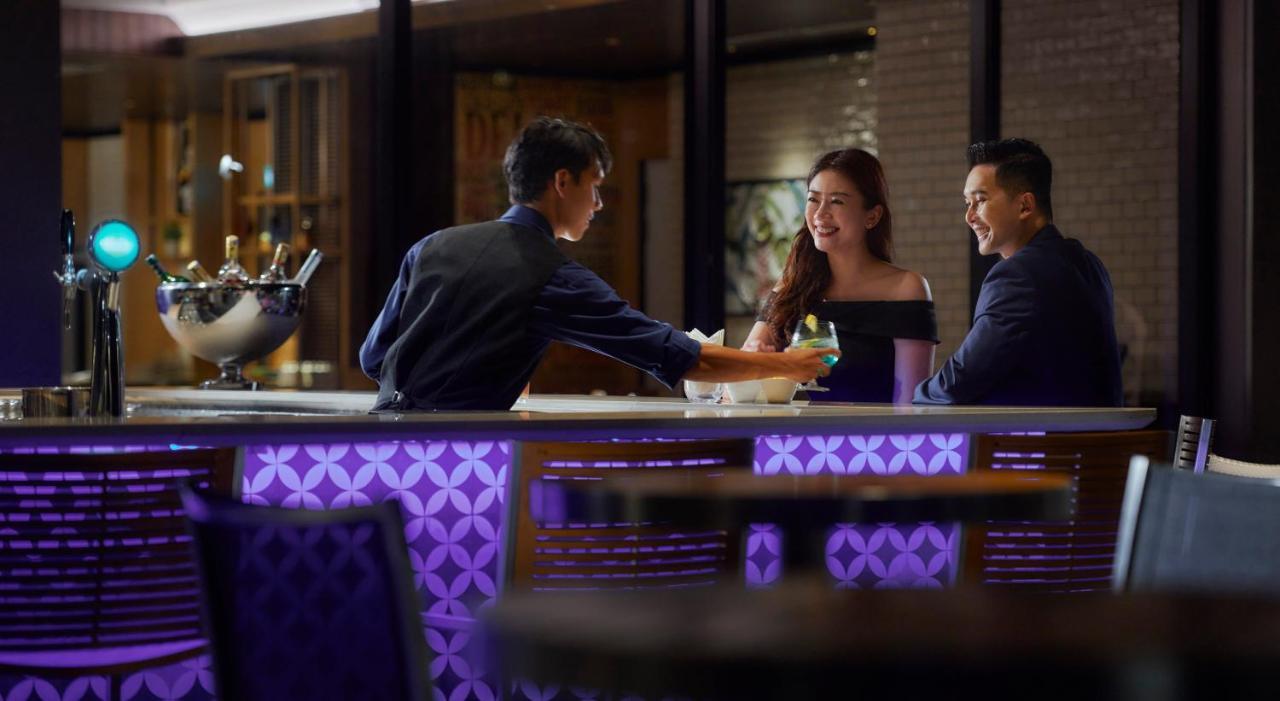 Hotel Amari Kuala Lumpur Extérieur photo The bar at the 101 Skybar